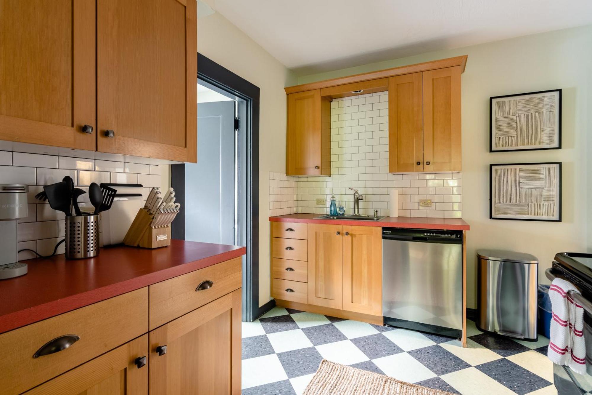 Holiday home Collection - Moab Vibes In Pdx- Walk To Local Coffee & Food